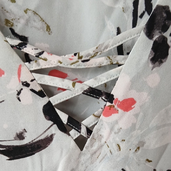 Van Heusen Floral Gray Watercolor Bell Sleeve Blouse Size XL Office Wear - Picture 7 of 7